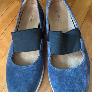 Vionic Cadee Blue Suede Mary Jane’s Sz 10 in mint condition. Great arch support